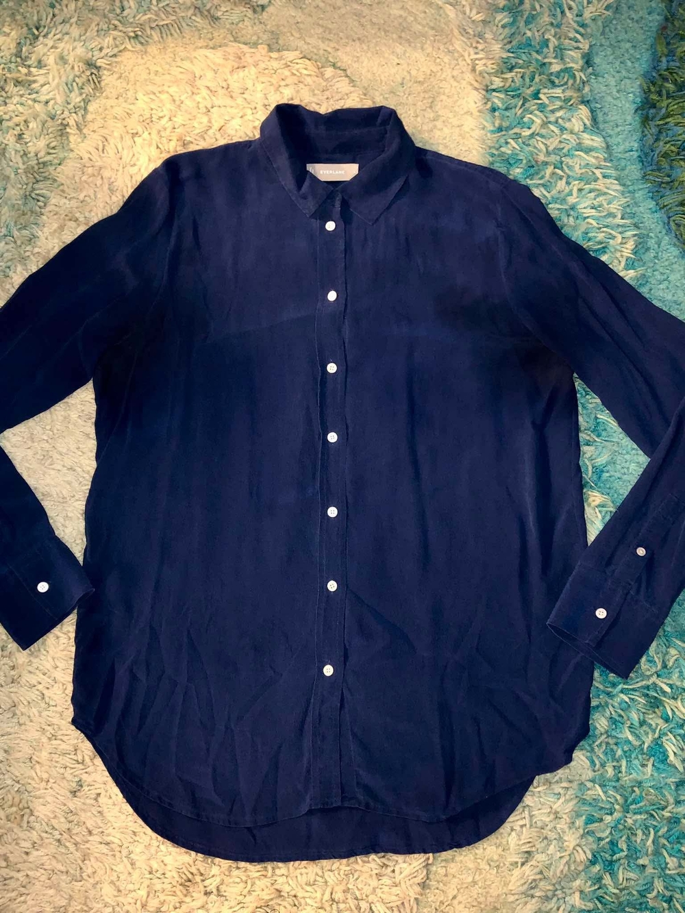The Must-Have Shirt in Washable Silk (Navy) by Everlane size6